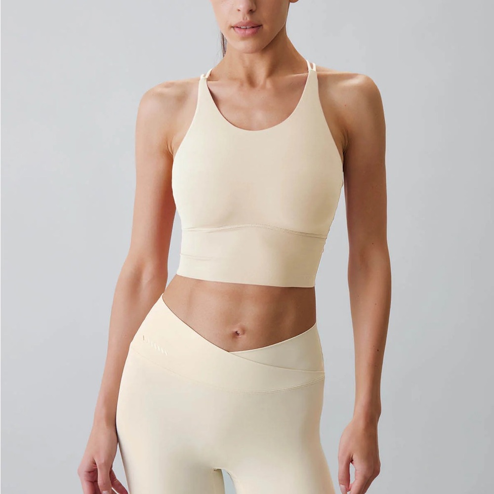 Berlook Activewear Off White Cut Out Twist Sports Bra - Picture 5 of 6